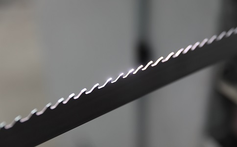 玉树双金属带锯条产生切削噪音的原因具体有哪些？